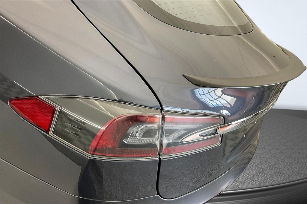 Thumbnail: 2020 Tesla Model S - 33