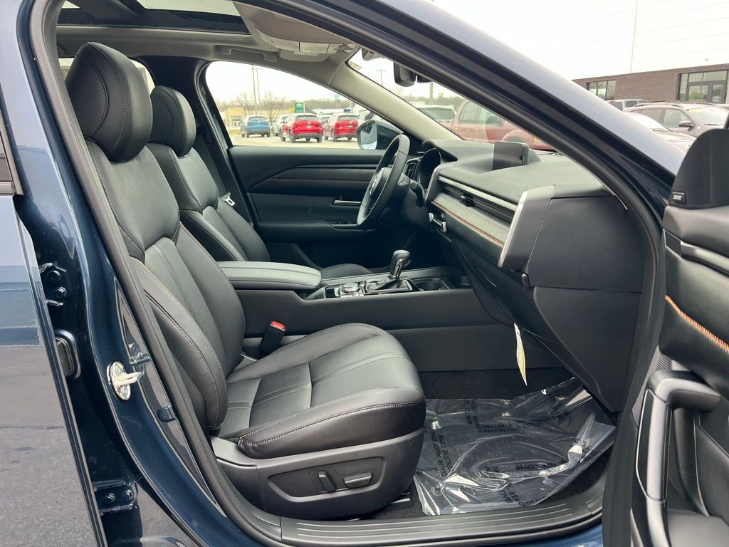 Thumbnail: 2026 Mazda CX-50 - 11