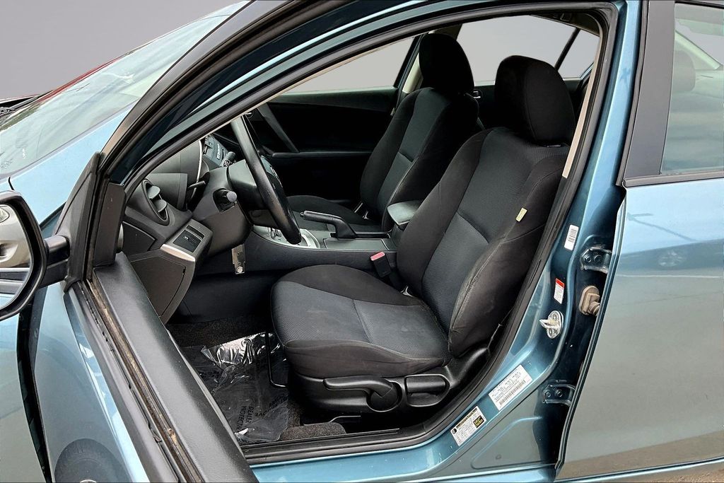 Thumbnail: 2011 Mazda Mazda3 - 10
