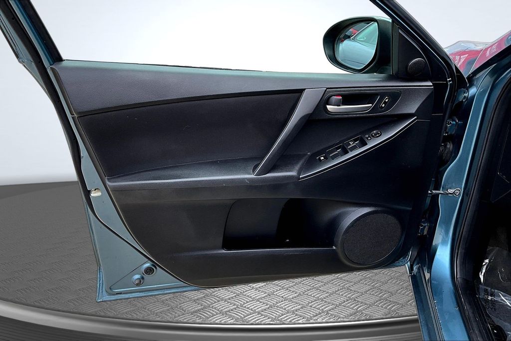 Thumbnail: 2011 Mazda Mazda3 - 23