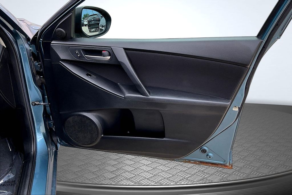 Thumbnail: 2011 Mazda Mazda3 - 24