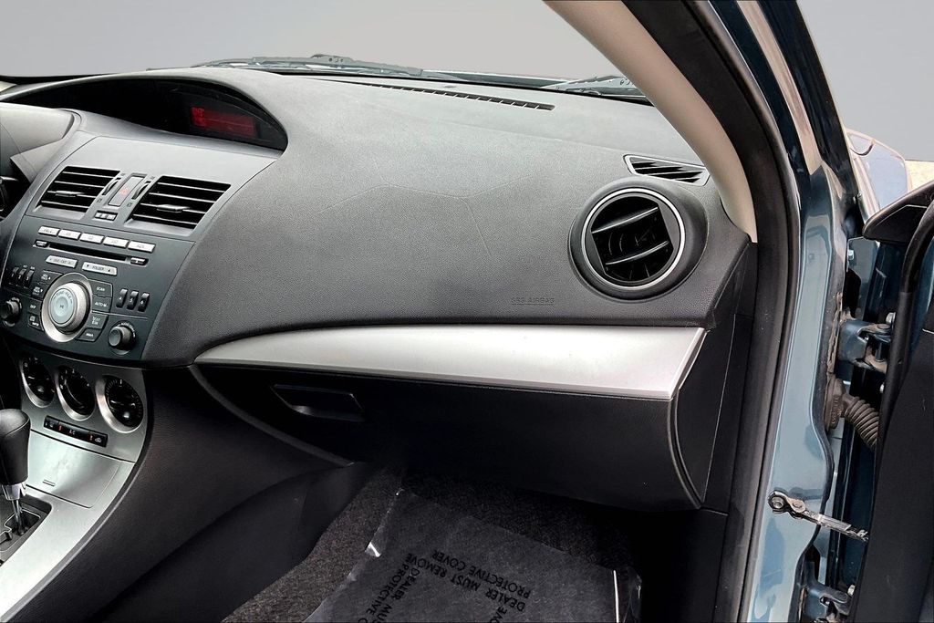 Thumbnail: 2011 Mazda Mazda3 - 22