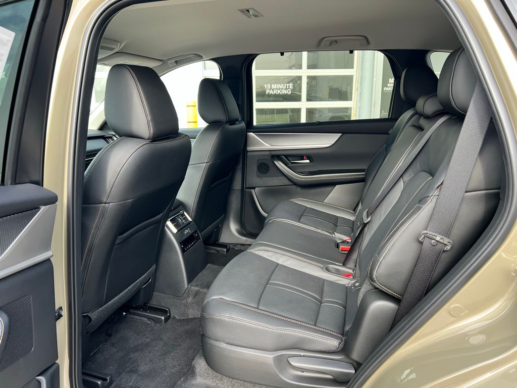 Thumbnail: 2026 Mazda CX-70 - 26