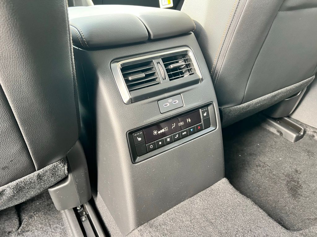 Thumbnail: 2026 Mazda CX-70 - 28