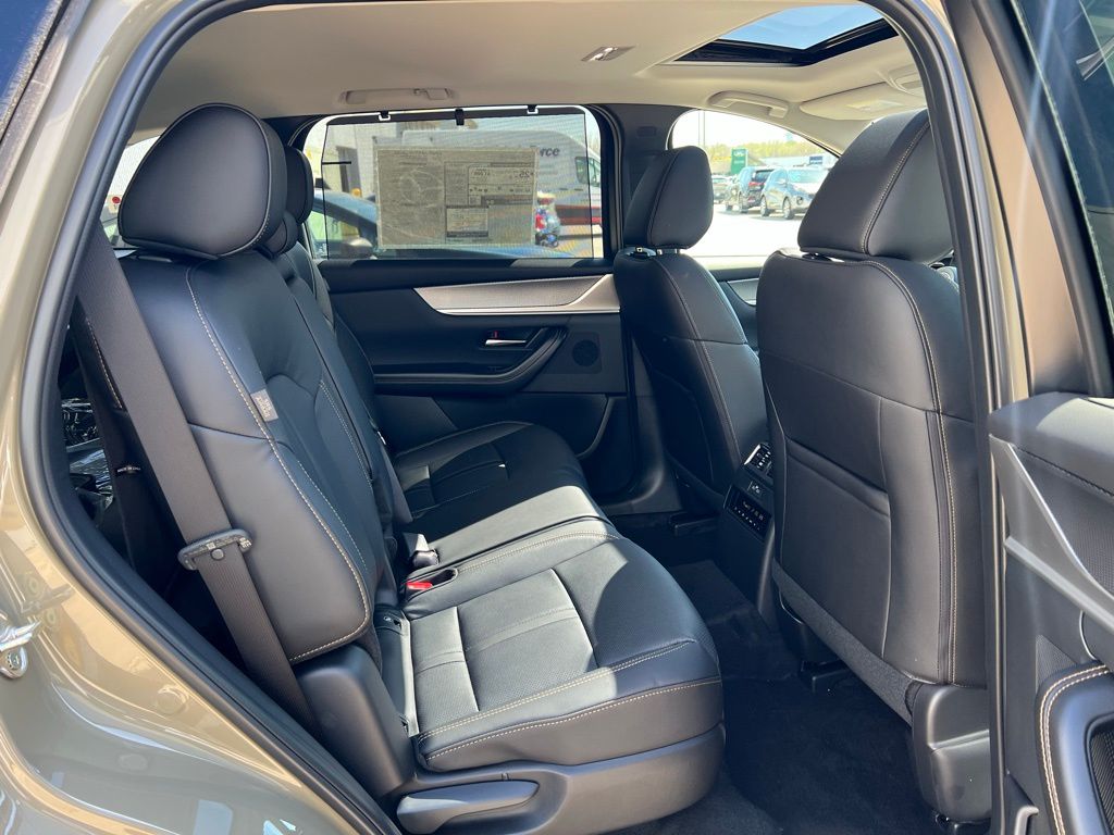 Thumbnail: 2025 Mazda CX-70 - 25