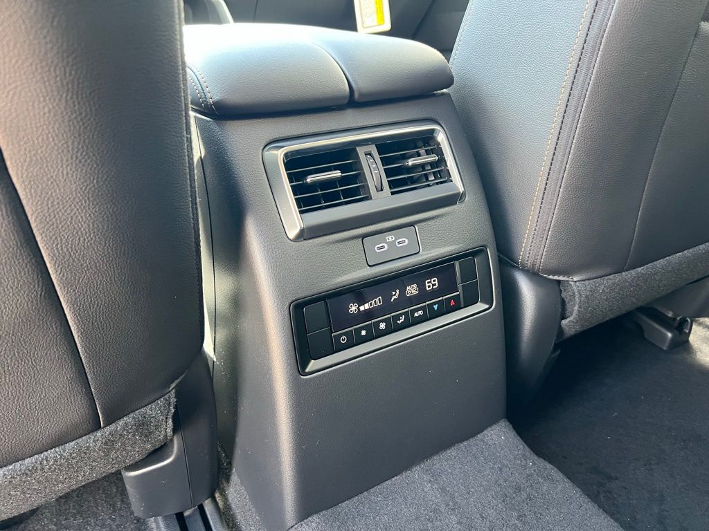 Thumbnail: 2025 Mazda CX-70 - 24