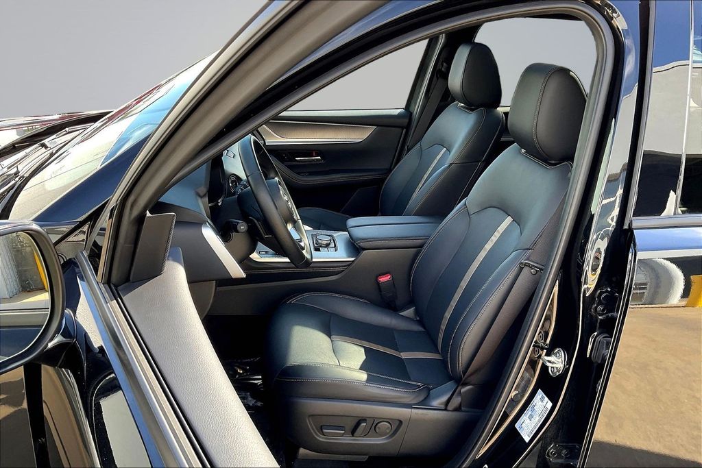 Thumbnail: 2025 Mazda CX-70 - 10
