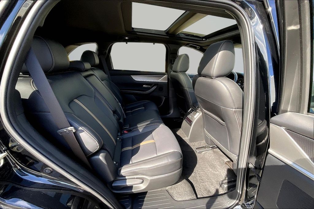 Thumbnail: 2025 Mazda CX-70 - 30
