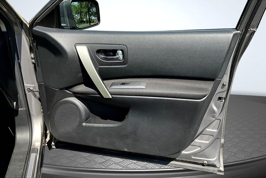 Thumbnail: 2013 Nissan Rogue - 25