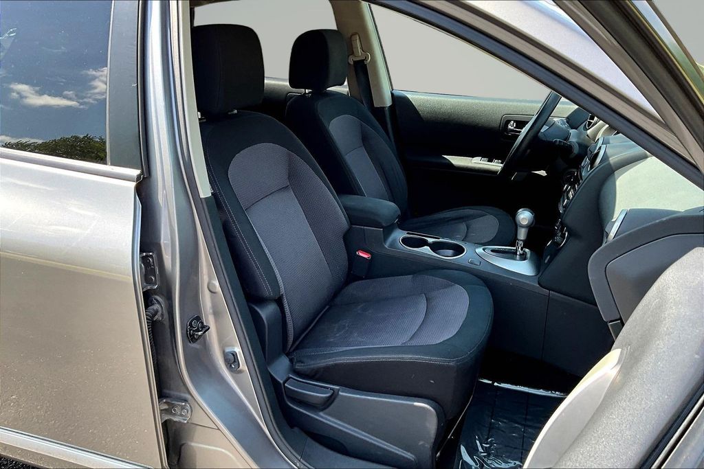 Thumbnail: 2013 Nissan Rogue - 10