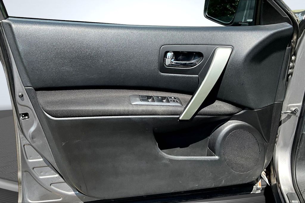 Thumbnail: 2013 Nissan Rogue - 24