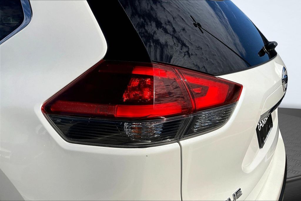 Thumbnail: 2018 Nissan Rogue - 35
