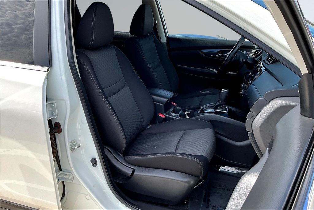 Thumbnail: 2018 Nissan Rogue - 10