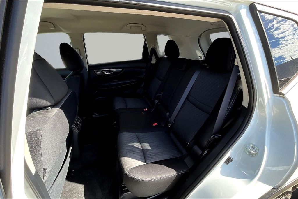Thumbnail: 2018 Nissan Rogue - 12