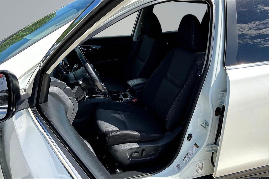 Thumbnail: 2018 Nissan Rogue - 11