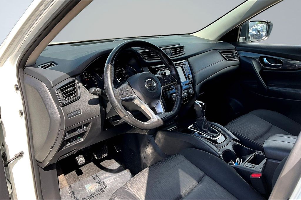 Thumbnail: 2018 Nissan Rogue - 9