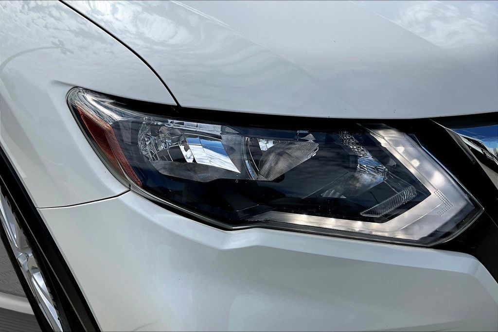 Thumbnail: 2018 Nissan Rogue - 34