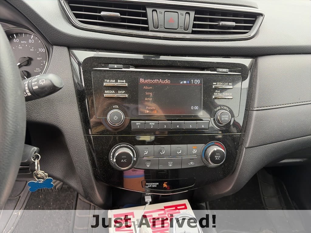 Thumbnail: 2017 Nissan Rogue - 5