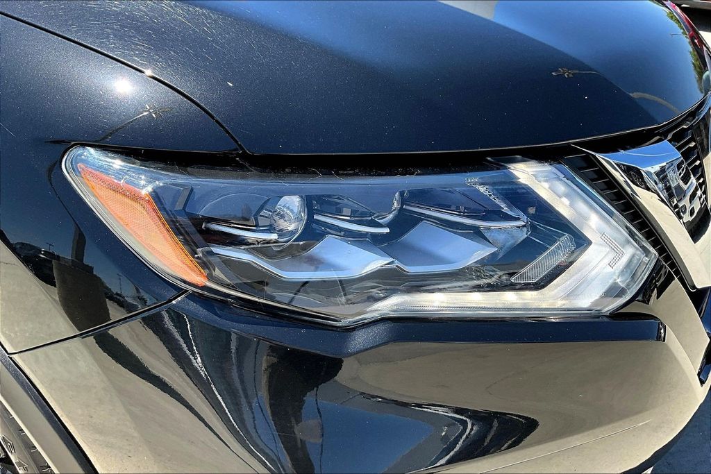 Thumbnail: 2017 Nissan Rogue - 34
