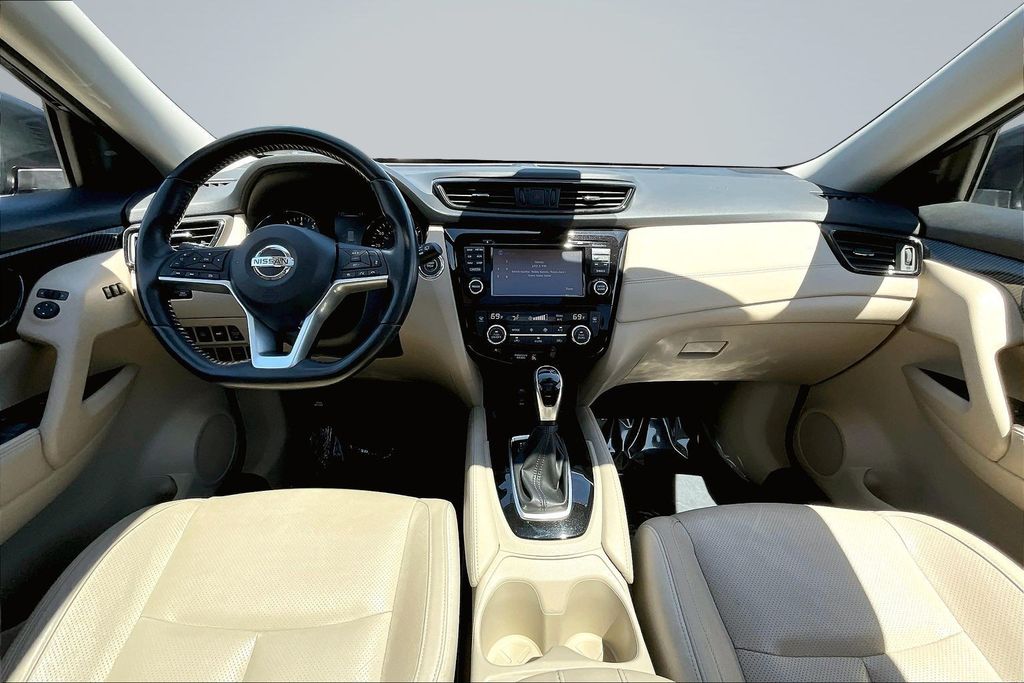 Thumbnail: 2017 Nissan Rogue - 13