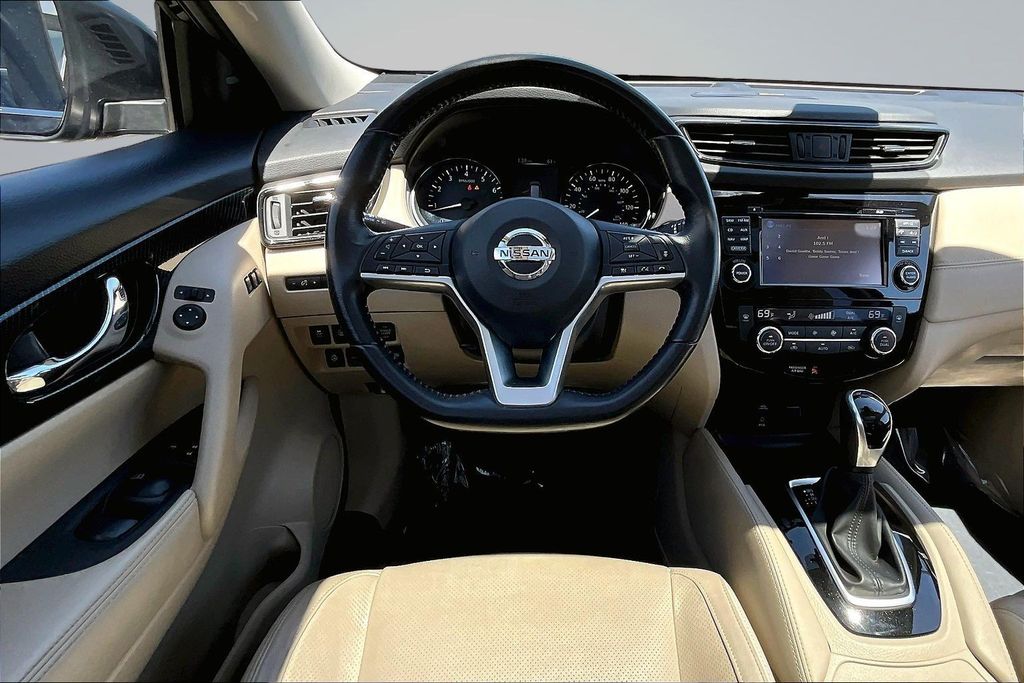 Thumbnail: 2017 Nissan Rogue - 2