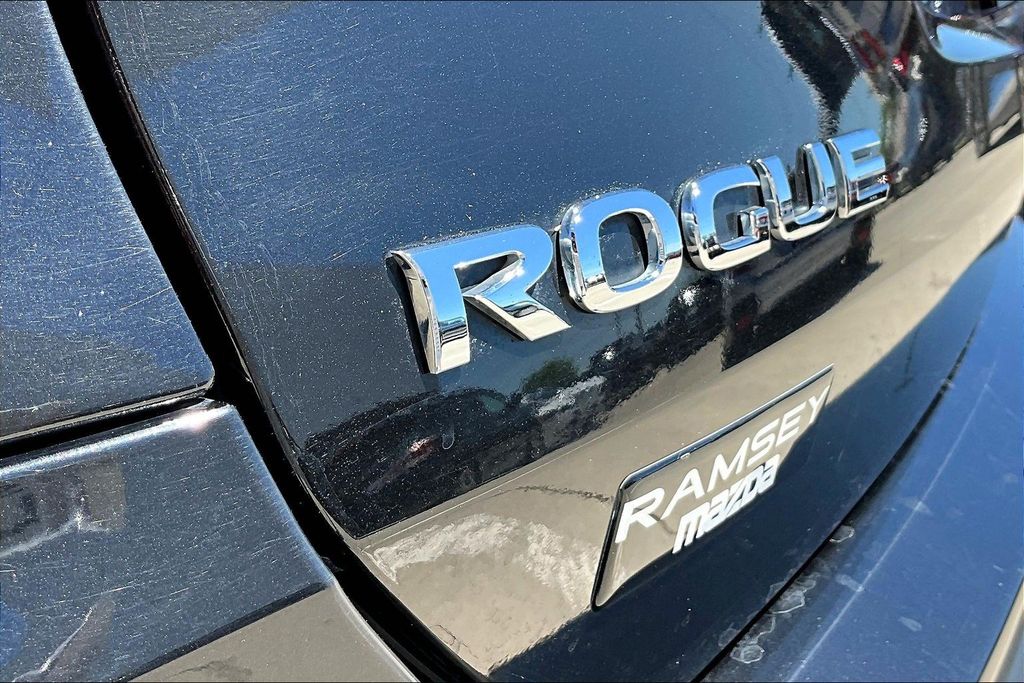 Thumbnail: 2017 Nissan Rogue - 6