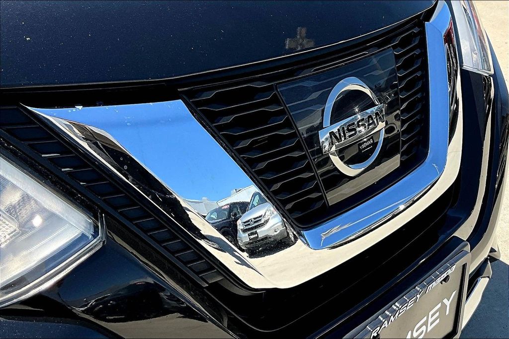 Thumbnail: 2017 Nissan Rogue - 33