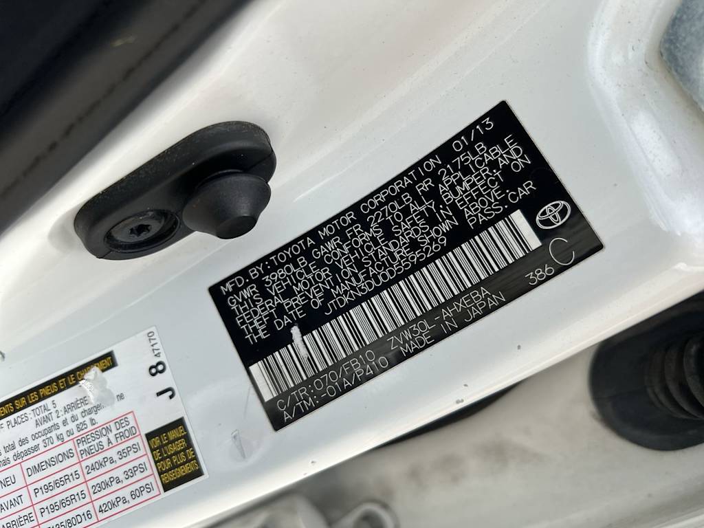 2013 Toyota Prius Two 19