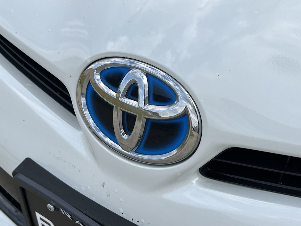 2013 Toyota Prius Two 7