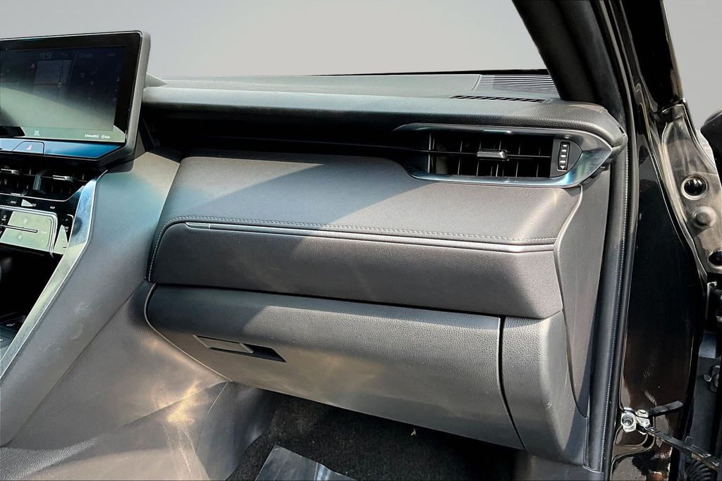 Thumbnail: 2021 Toyota Venza - 22