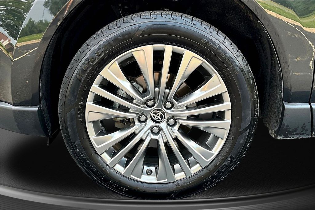 Thumbnail: 2021 Toyota Venza - 7