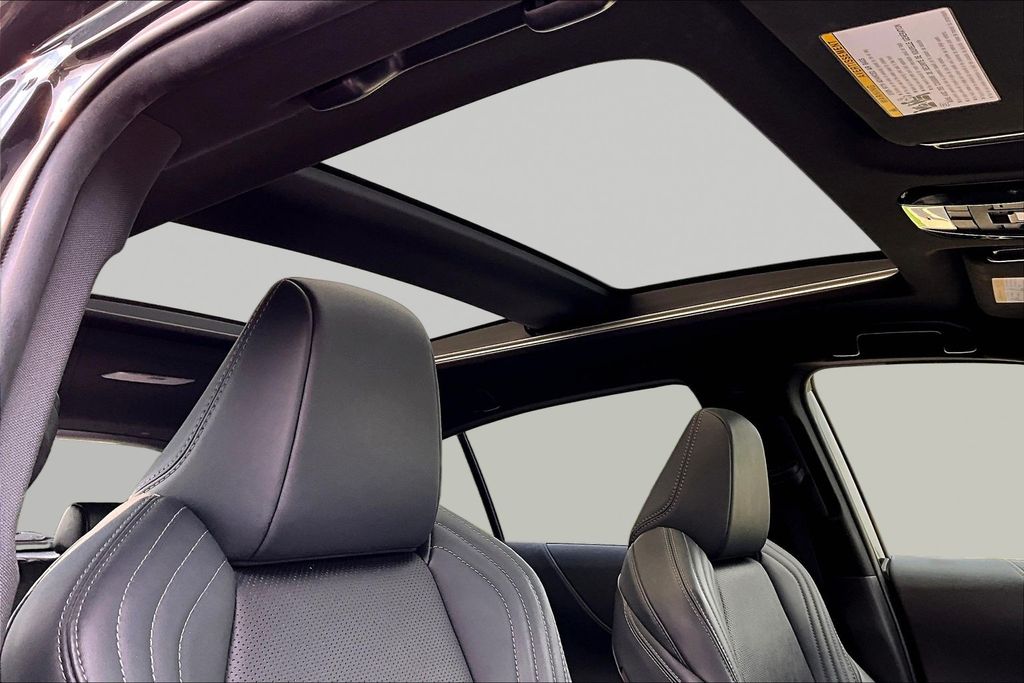 Thumbnail: 2021 Toyota Venza - 23