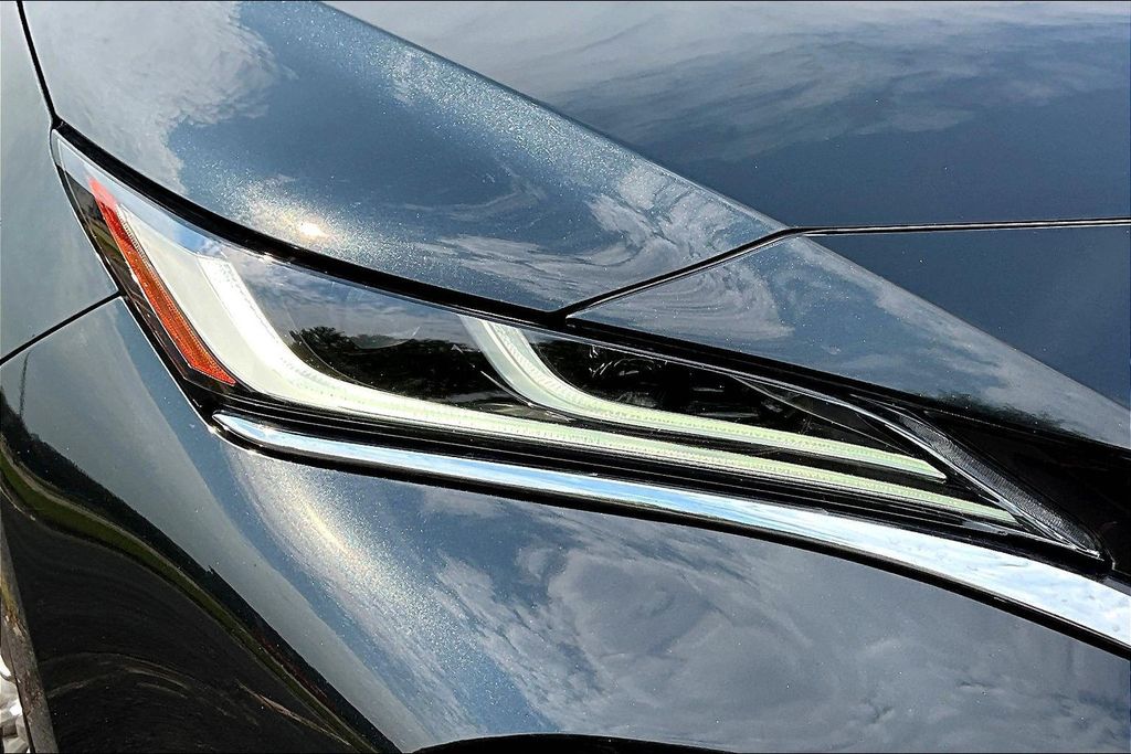 Thumbnail: 2021 Toyota Venza - 34