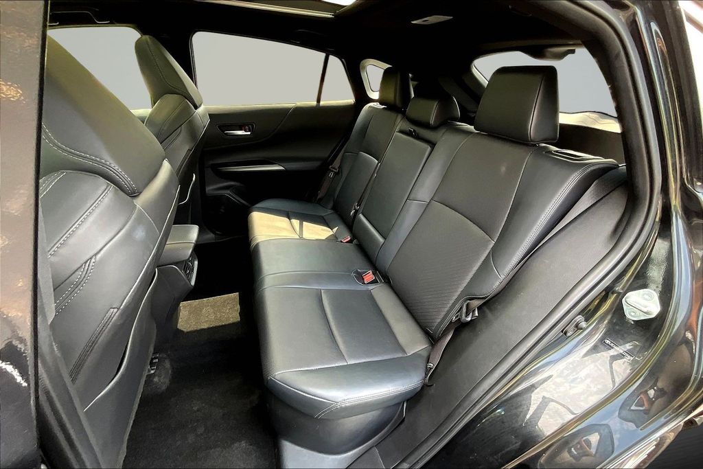 Thumbnail: 2021 Toyota Venza - 12