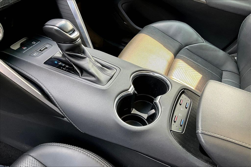 Thumbnail: 2021 Toyota Venza - 21