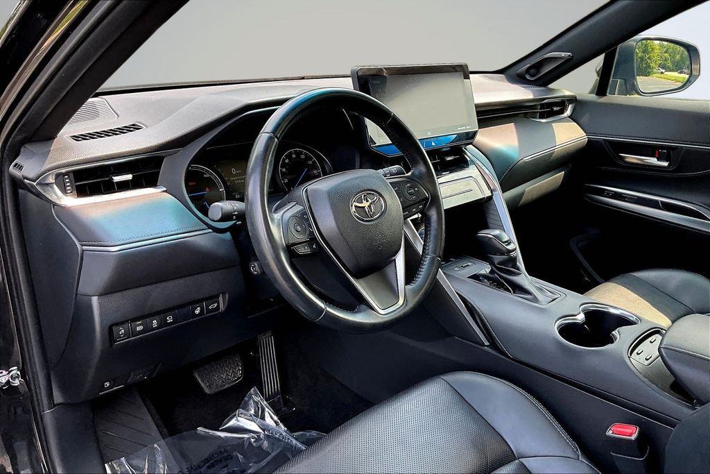 Thumbnail: 2021 Toyota Venza - 9