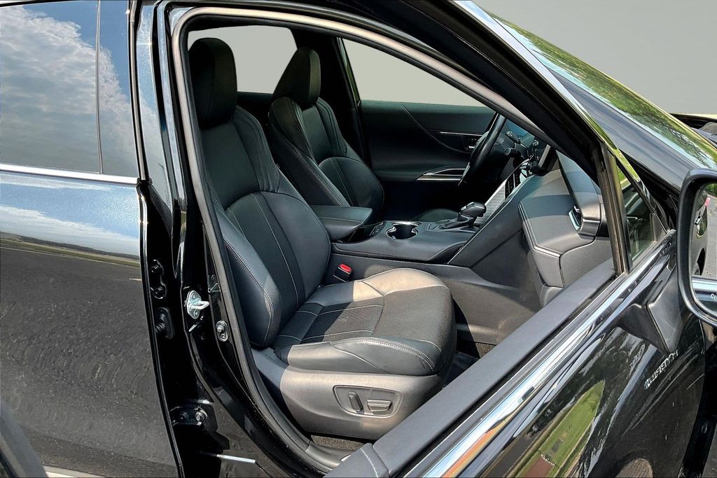 Thumbnail: 2021 Toyota Venza - 10