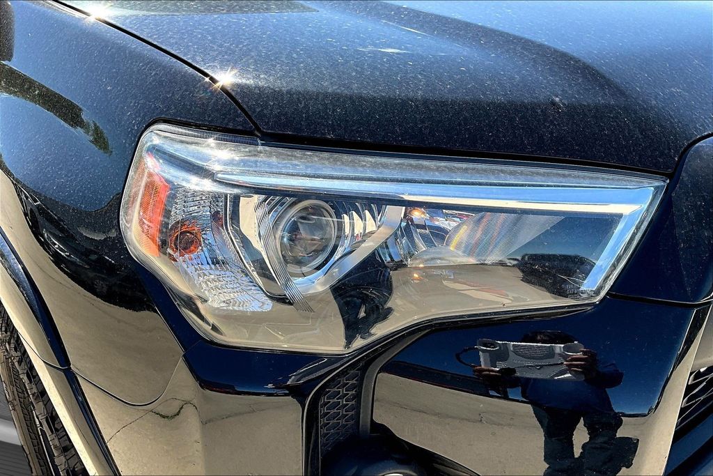 Thumbnail: 2020 Toyota 4Runner - 34