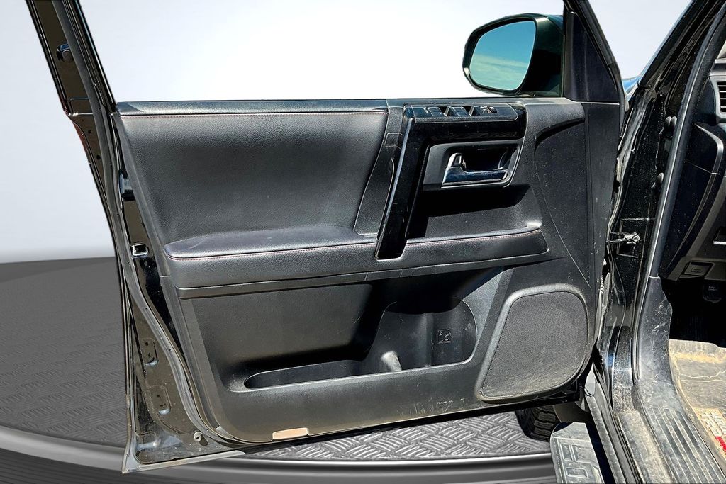 Thumbnail: 2020 Toyota 4Runner - 24