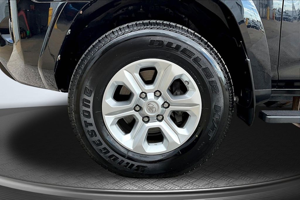 Thumbnail: 2021 Toyota 4Runner - 6