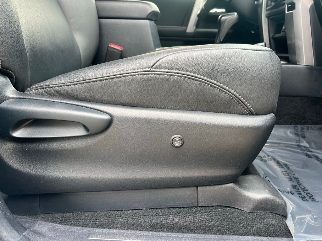 Thumbnail: 2022 Toyota 4Runner - 33