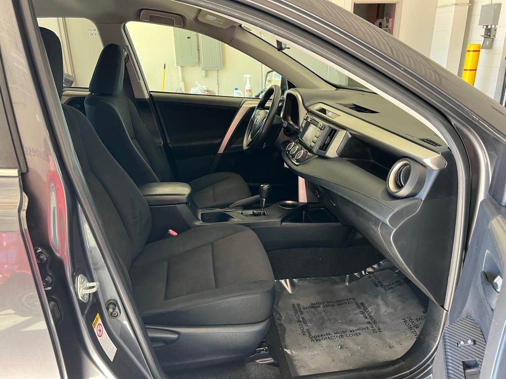 Thumbnail: 2015 Toyota RAV4 - 31