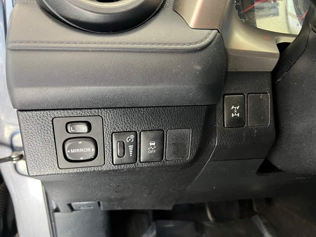 Thumbnail: 2015 Toyota RAV4 - 27