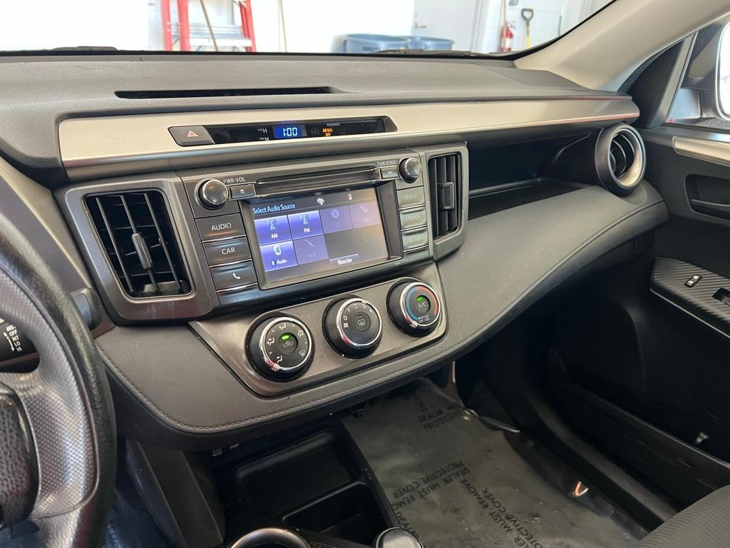 Thumbnail: 2015 Toyota RAV4 - 13