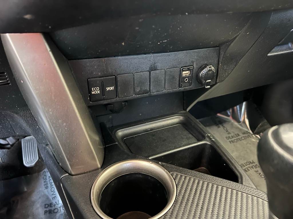 Thumbnail: 2015 Toyota RAV4 - 15