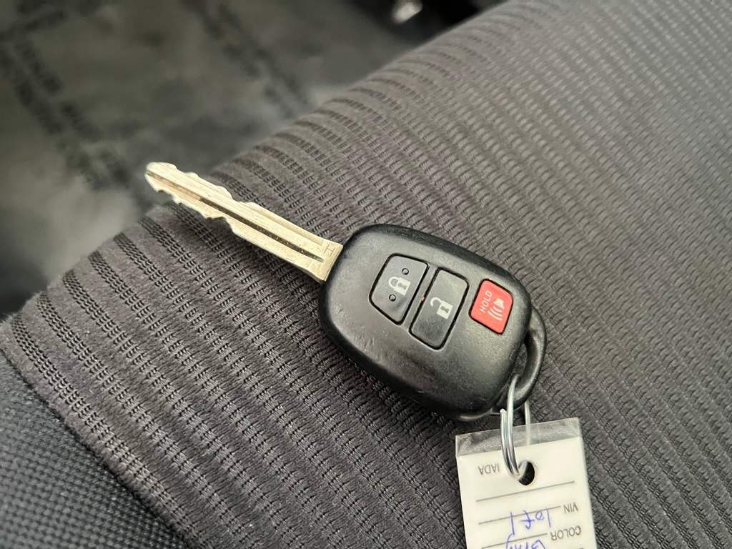 Thumbnail: 2015 Toyota RAV4 - 18