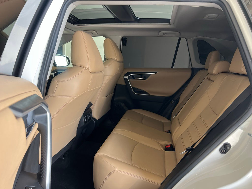 Thumbnail: 2020 Toyota RAV4 - 12