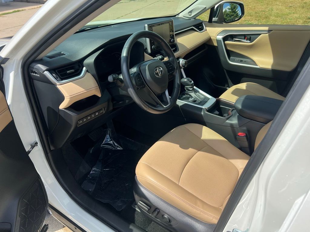 Thumbnail: 2020 Toyota RAV4 - 10