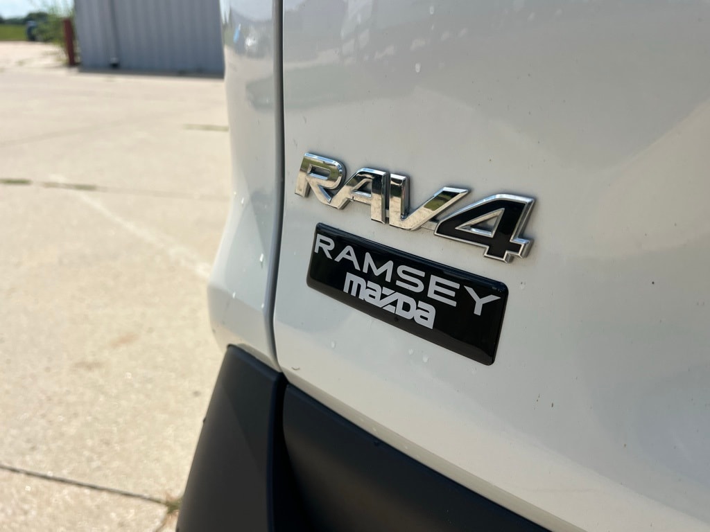Thumbnail: 2020 Toyota RAV4 - 26