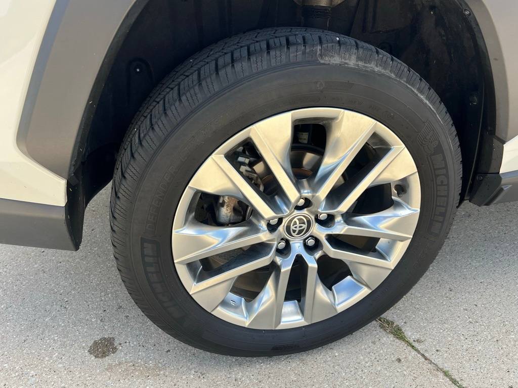 Thumbnail: 2020 Toyota RAV4 - 23